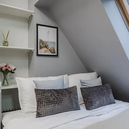 Apartment Wilda Grey By Bookinghost *